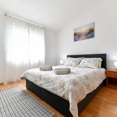 Holiday On The Puntamika & Borik Beach - Apartment Zadar