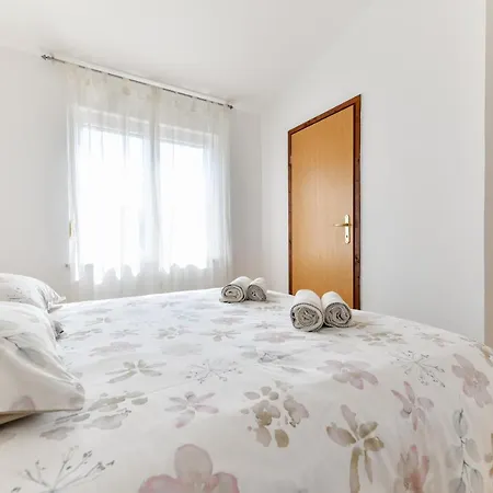 Holiday On The Puntamika & Borik Beach - Apartment Zadar