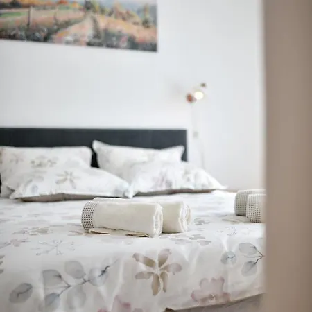Apartment Holiday On The Puntamika & Borik Beach - *