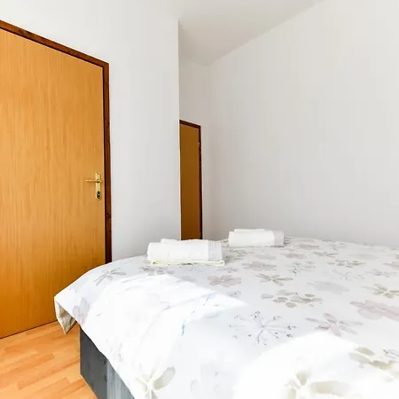 Holiday On The Puntamika & Borik Beach - Apartment Zadar