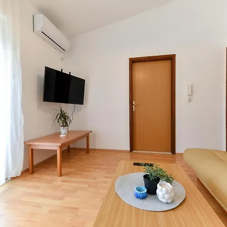 Holiday On The Puntamika & Borik Beach - Apartment Zadar