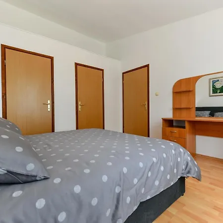 Holiday On The Puntamika & Borik Beach - Apartment Zadar