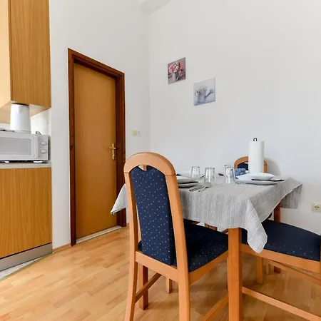 Apartment Holiday On The Puntamika & Borik Beach - *