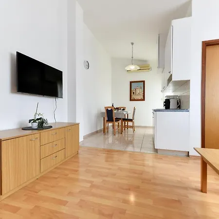 Apartment Holiday On The Puntamika & Borik Beach - Zadar