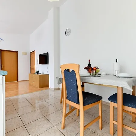 Apartment Holiday On The Puntamika & Borik Beach - *