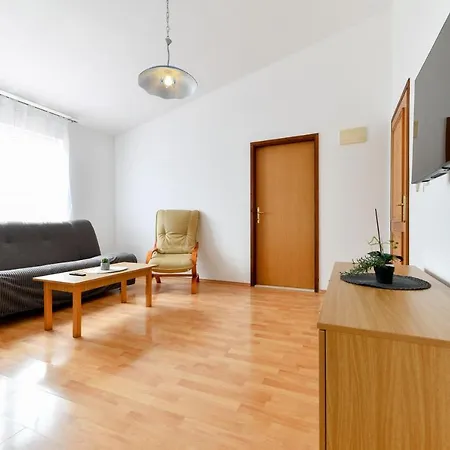Apartment Holiday On The Puntamika & Borik Beach - *