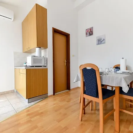 Apartment Holiday On The Puntamika & Borik Beach - Zadar